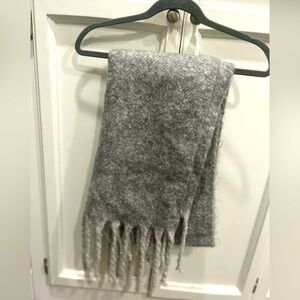 Urban Outfitters oversized scarf - grey. Soft.